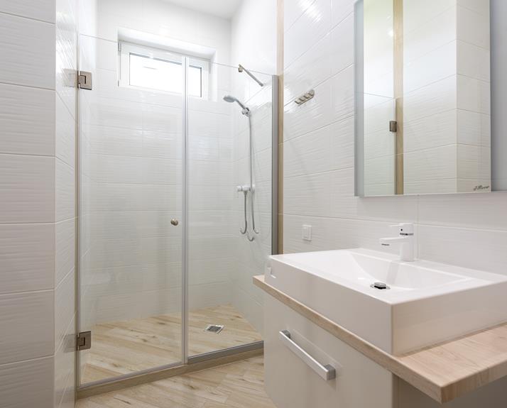 guide to selecting shower doors