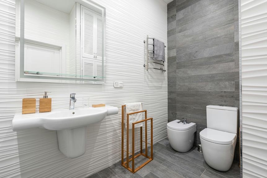 matching wall color for white bathroom floor